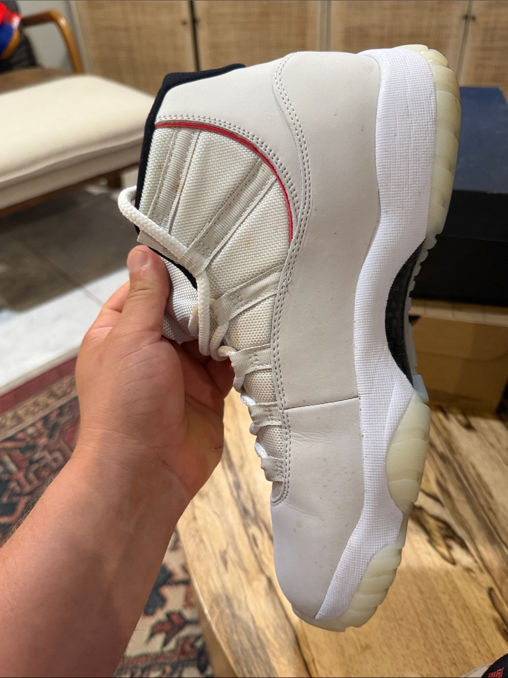 Men’s Jordan 11 Retro platinum tint / University red - Picture 9 of 13